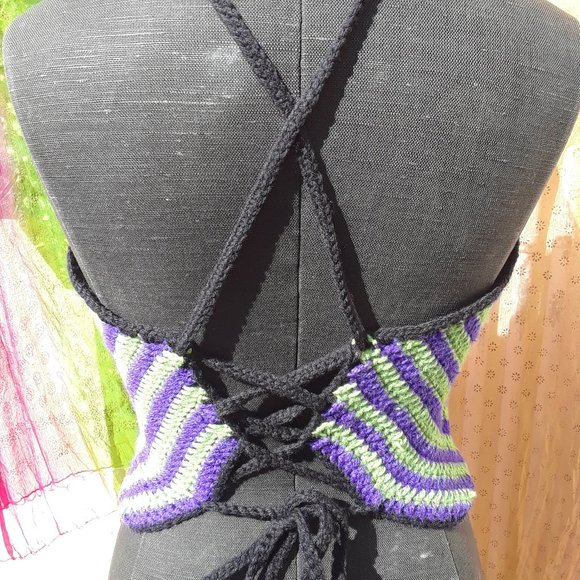 HANDMADE CROP TOP W/ LEAF DESIGN - Picture 2 of 5